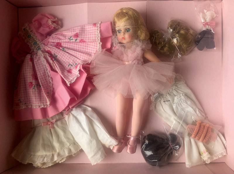 In 1962, the Lissy body was changed from jointed to straight arms and legs, as seen in this Pamela gift set (#1190), which came with assorted wigs (the example shown is missing a few items).